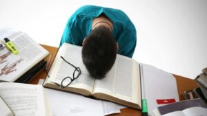 TOP 10 WAYS TO CONCENTRATE WHEN CRAMMING FOR EXAMS